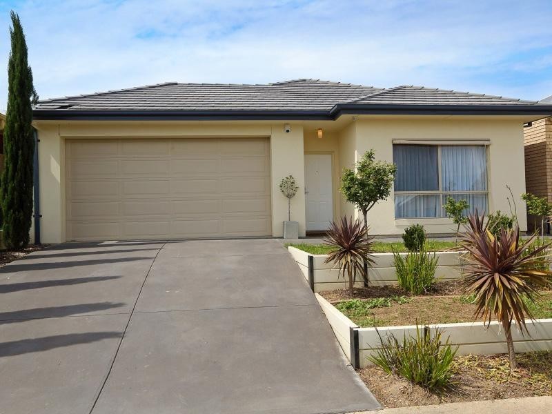 15 Ambrosini Court, Woodcroft SA 5162