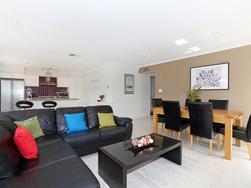 15 Ambrosini Court, Woodcroft SA 5162