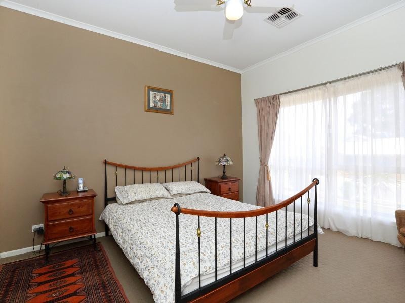 15 Ambrosini Court, Woodcroft SA 5162