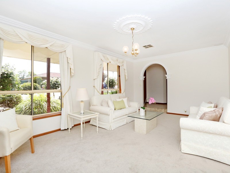 4 Oakhill Crescent, Morphett Vale SA 5162