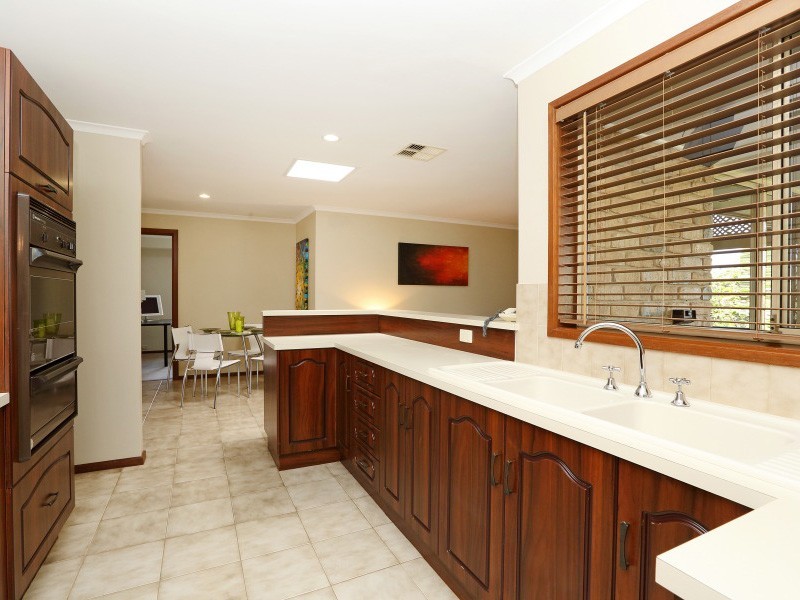 4 Oakhill Crescent, Morphett Vale SA 5162