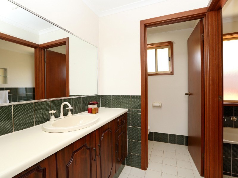 4 Oakhill Crescent, Morphett Vale SA 5162