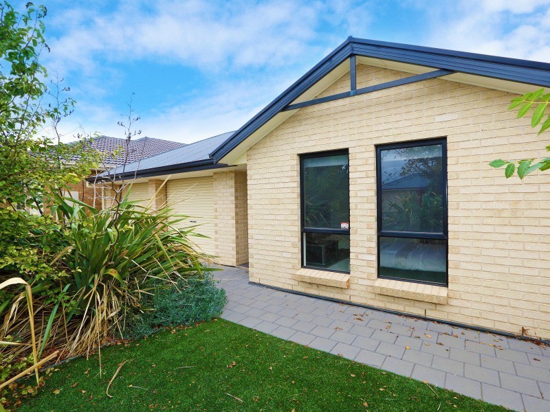 8 Signal Street, Seaford Meadows SA 5169