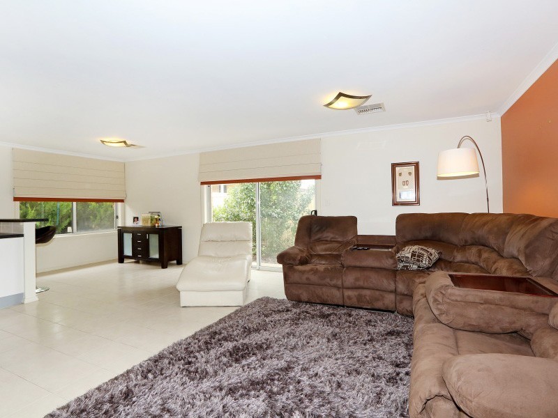 8 Signal Street, Seaford Meadows SA 5169