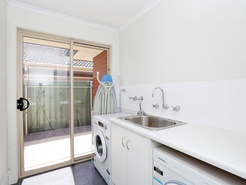 15 Ambrosini Court, Woodcroft SA 5162