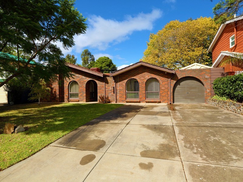 13 Banff Court, Happy Valley SA 5159