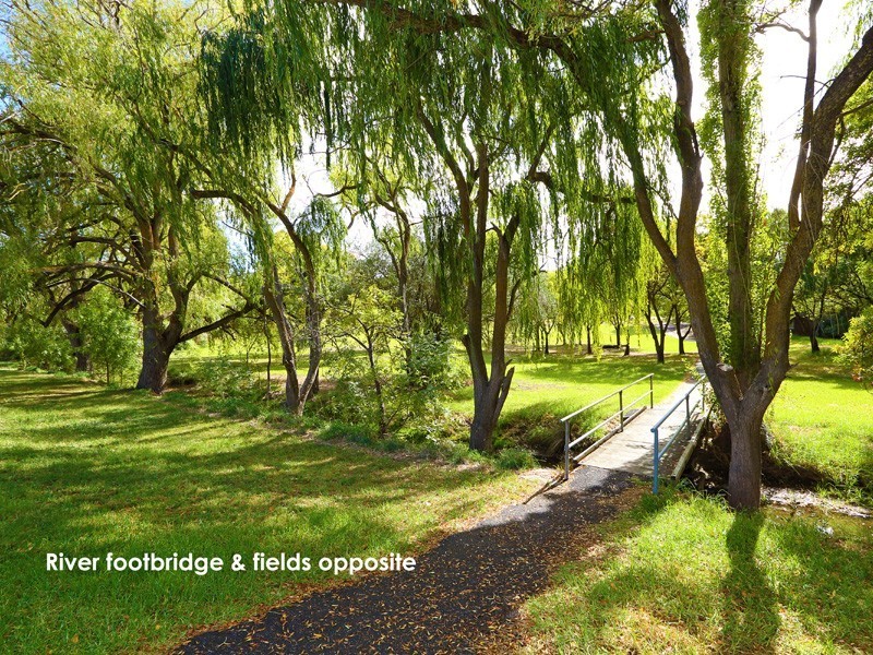 13 Banff Court, Happy Valley SA 5159