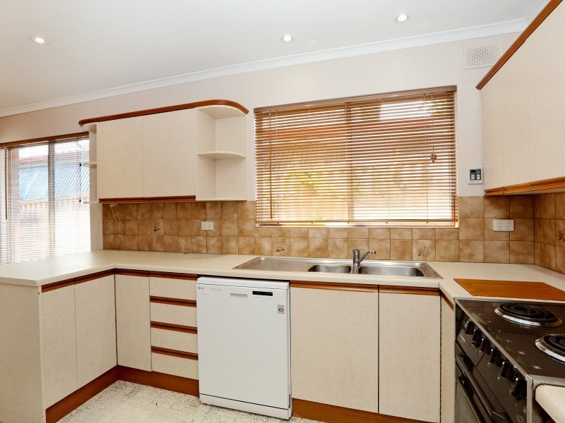 13 Banff Court, Happy Valley SA 5159
