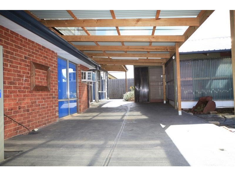 114 Kings Road, St Albans VIC 3021