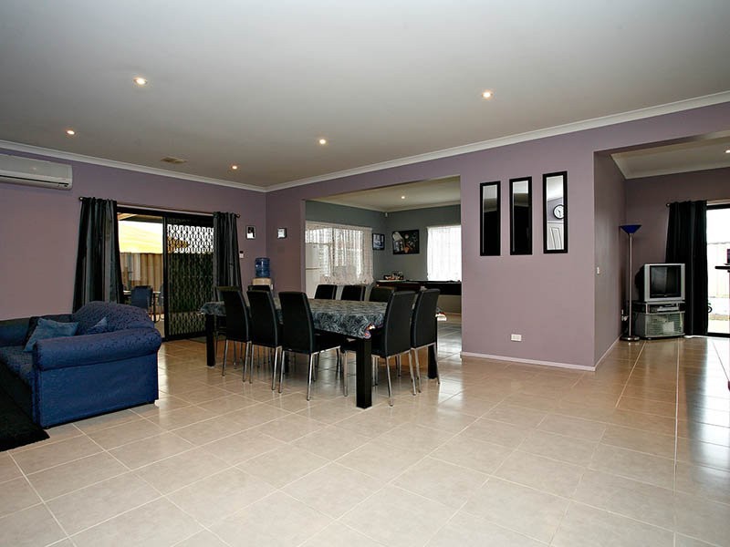 20 Tenterfield Drive, Burnside Heights VIC 3023