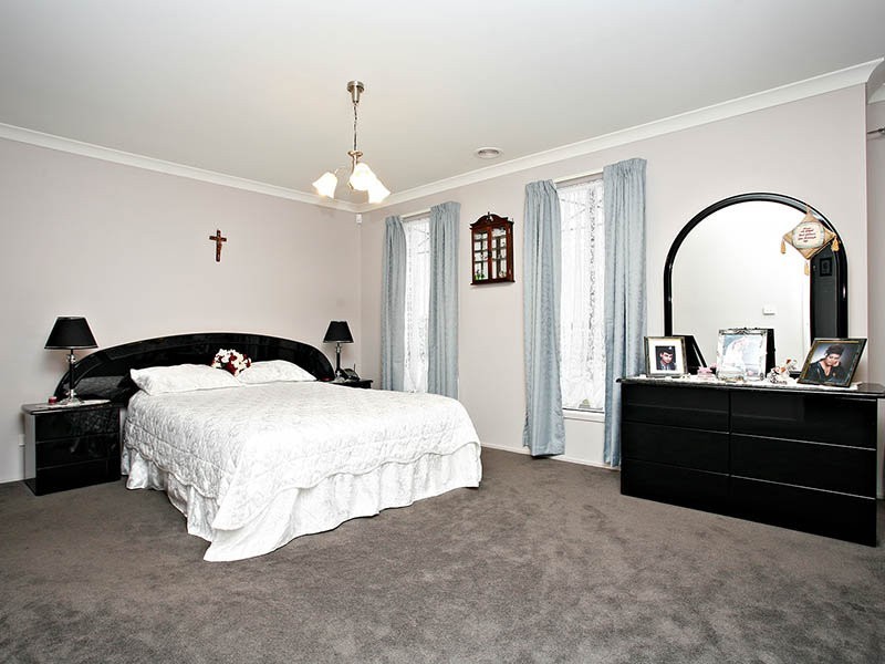 20 Tenterfield Drive, Burnside Heights VIC 3023