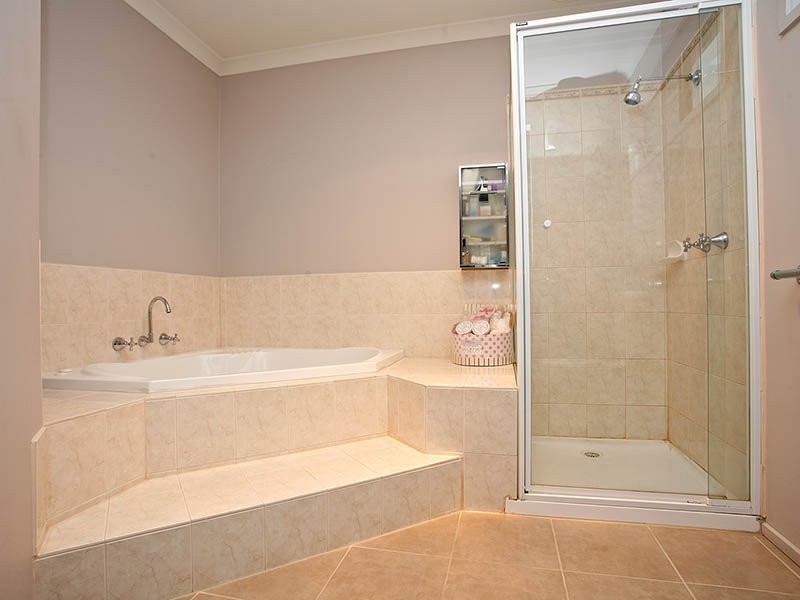 20 Tenterfield Drive, Burnside Heights VIC 3023