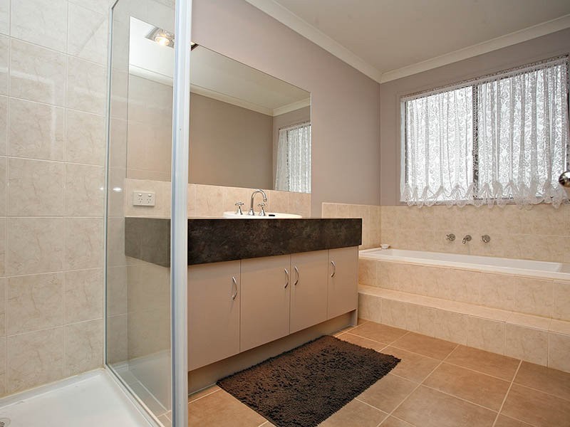 20 Tenterfield Drive, Burnside Heights VIC 3023