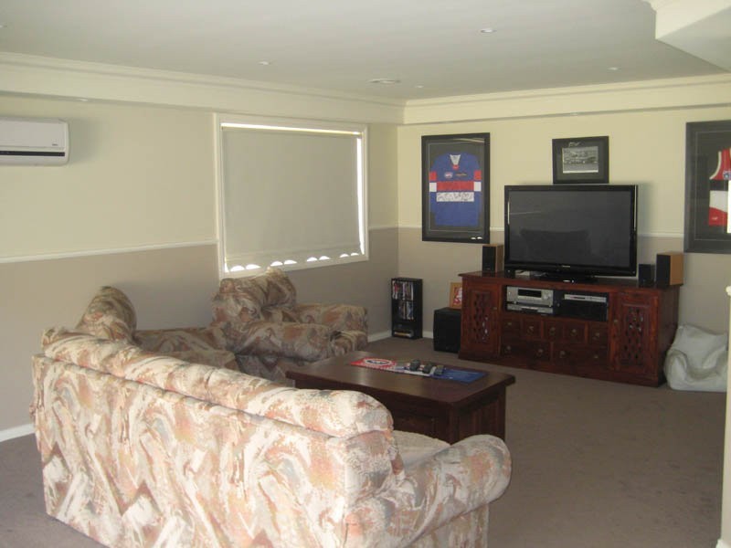 Taylors Hill VIC 3037