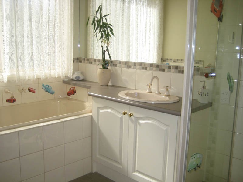 Taylors Hill VIC 3037