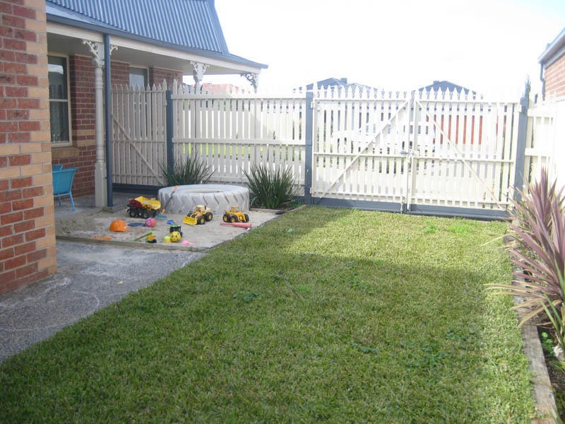 Taylors Hill VIC 3037