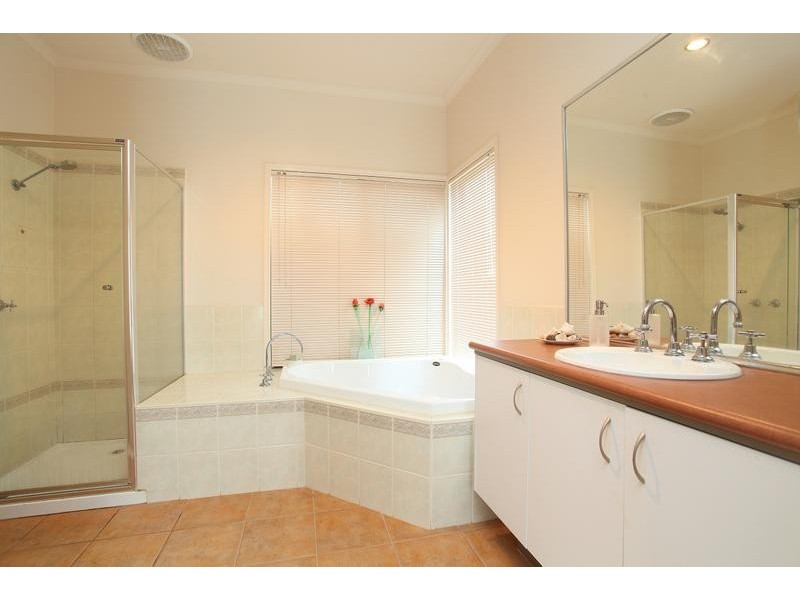 Taylors Hill VIC 3037