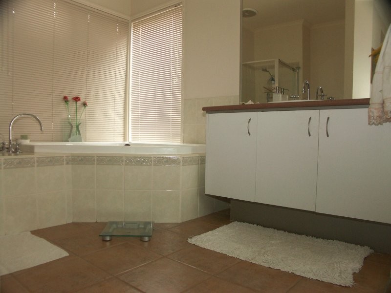 Taylors Hill VIC 3037