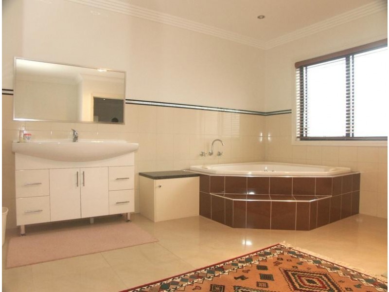 Taylors Hill VIC 3037