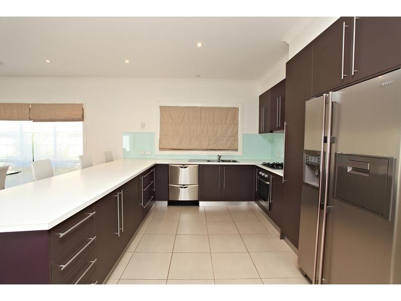 Taylors Hill VIC 3037