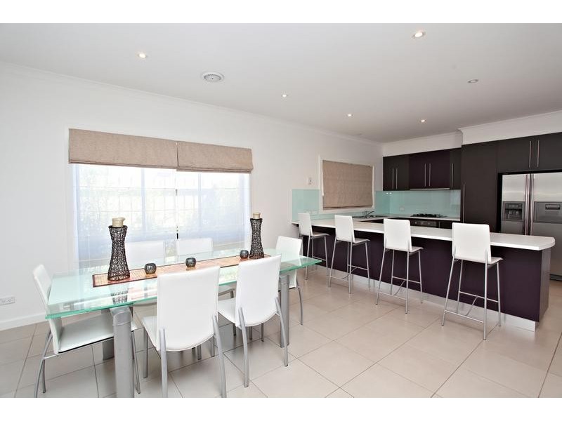 Taylors Hill VIC 3037