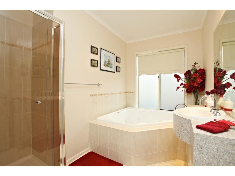 16 Inverness Court, Cairnlea VIC 3023