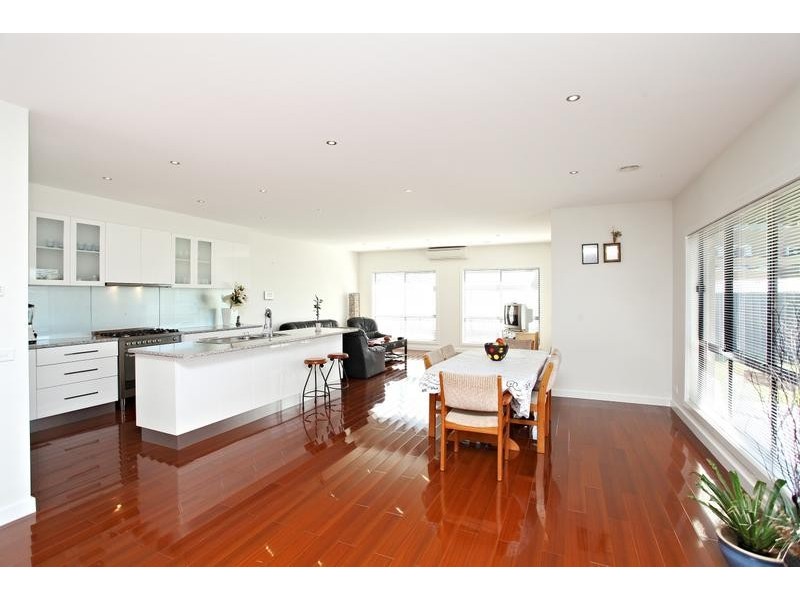 Taylors Hill VIC 3037