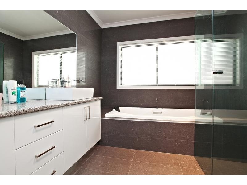 Taylors Hill VIC 3037