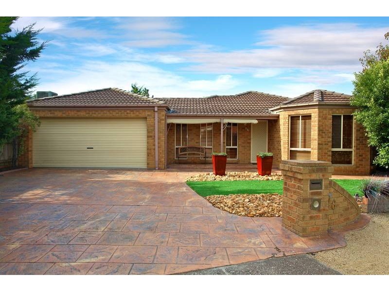 16 Alexander Close, Delahey VIC 3037