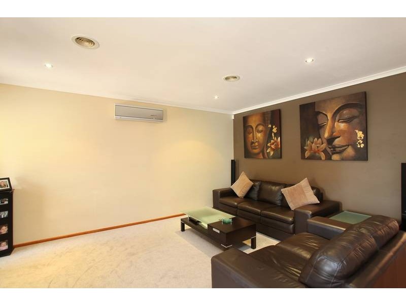 16 Alexander Close, Delahey VIC 3037