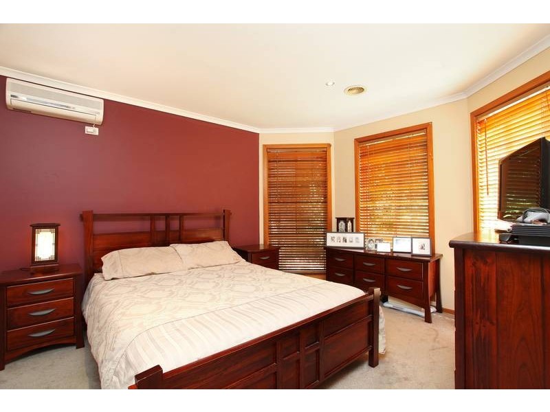 16 Alexander Close, Delahey VIC 3037