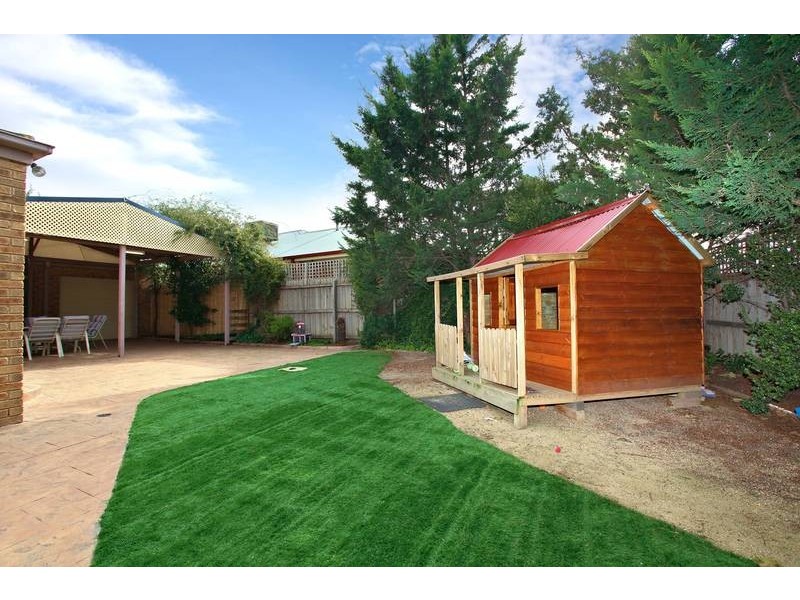 16 Alexander Close, Delahey VIC 3037