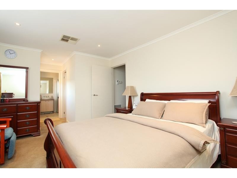 Taylors Hill VIC 3037