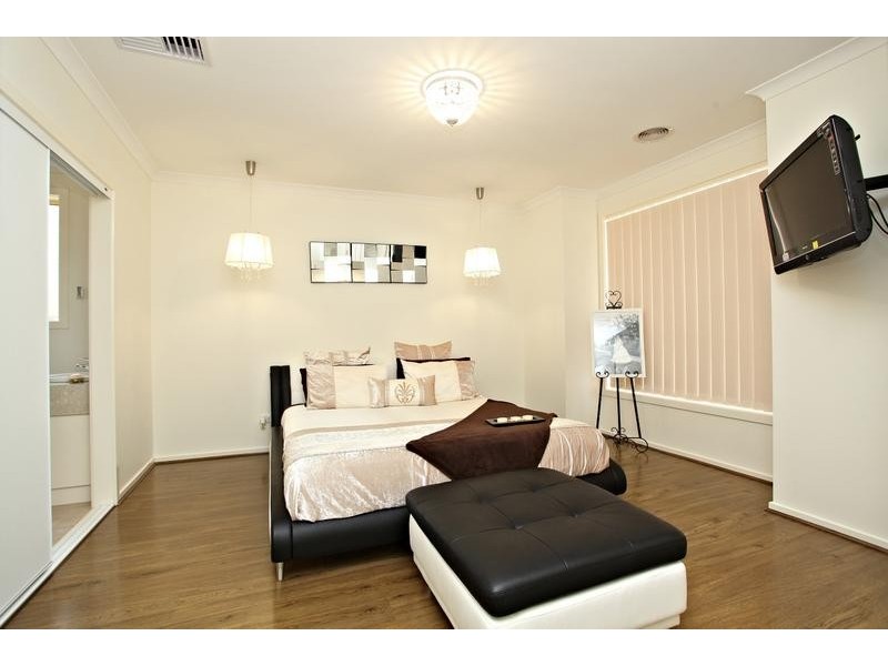 Taylors Hill VIC 3037