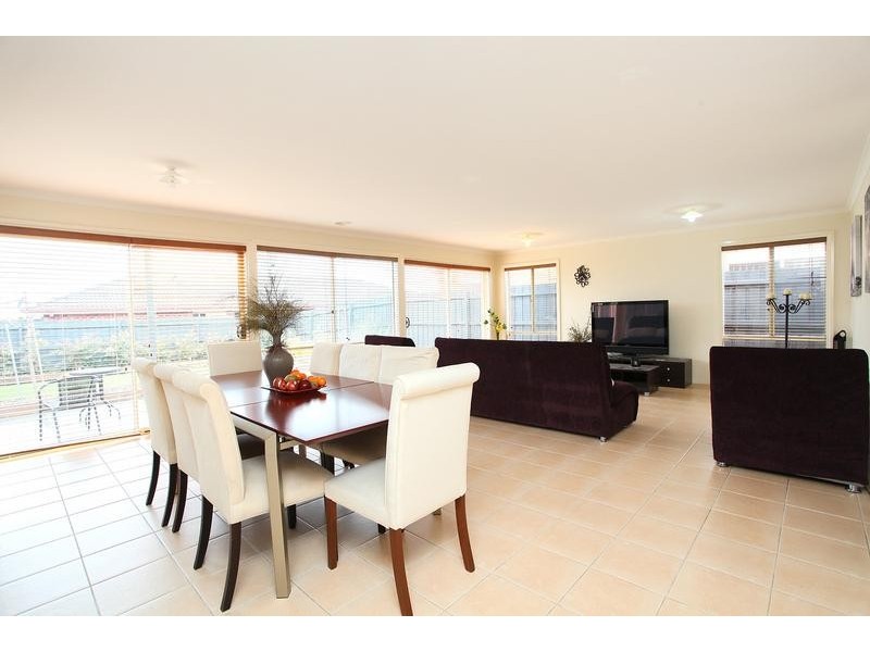 Taylors Hill VIC 3037