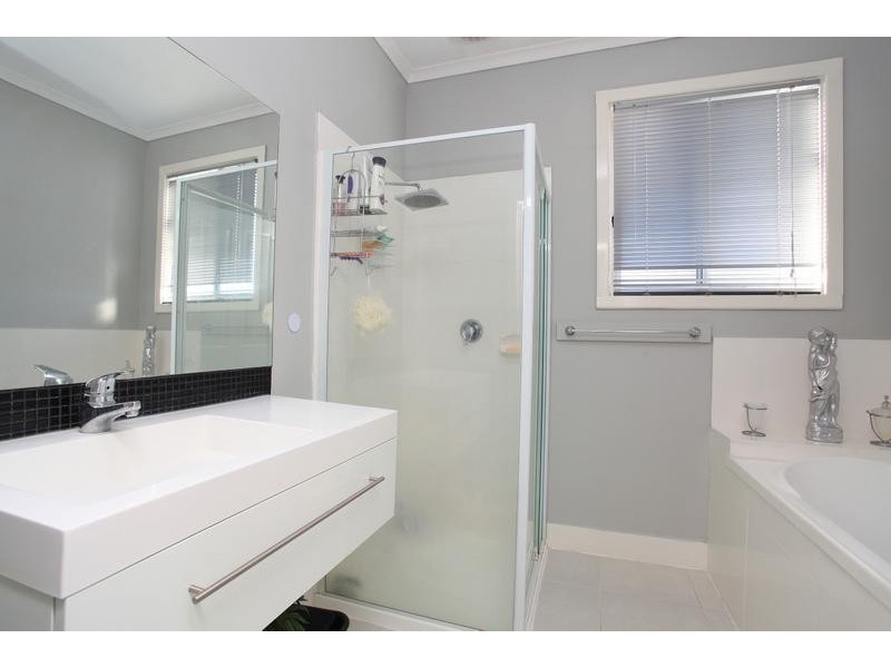 Caroline Springs VIC 3023