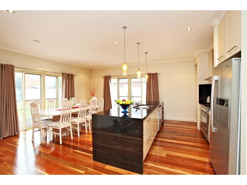 Taylors Hill VIC 3037