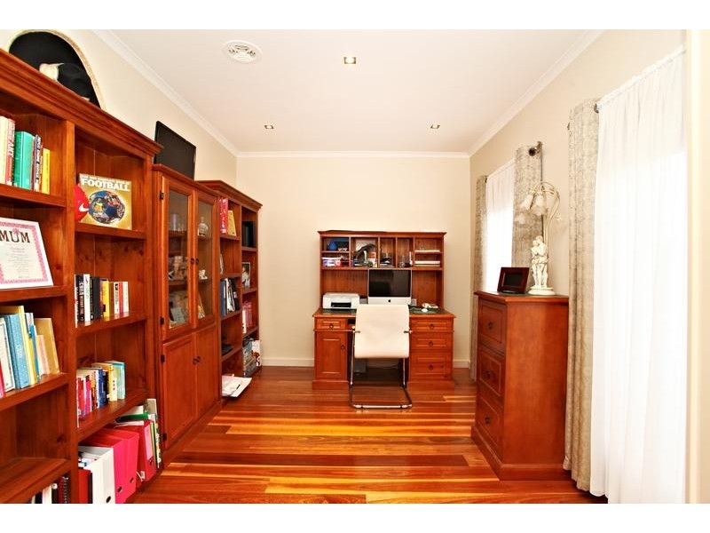 Taylors Hill VIC 3037