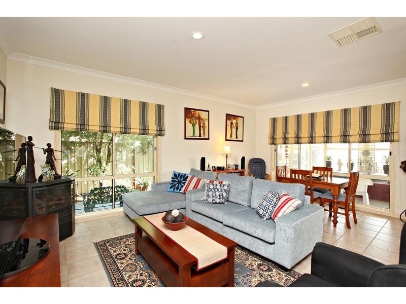 Taylors Hill VIC 3037