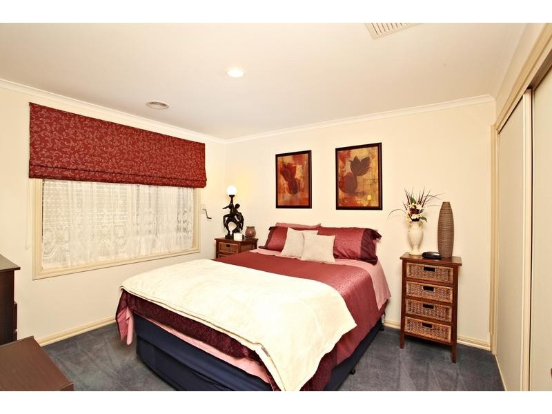 Taylors Hill VIC 3037