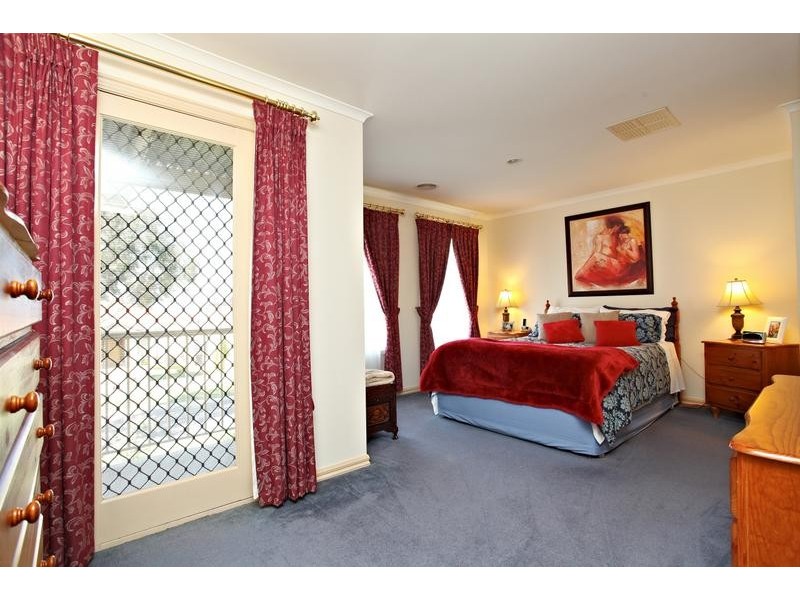 Taylors Hill VIC 3037