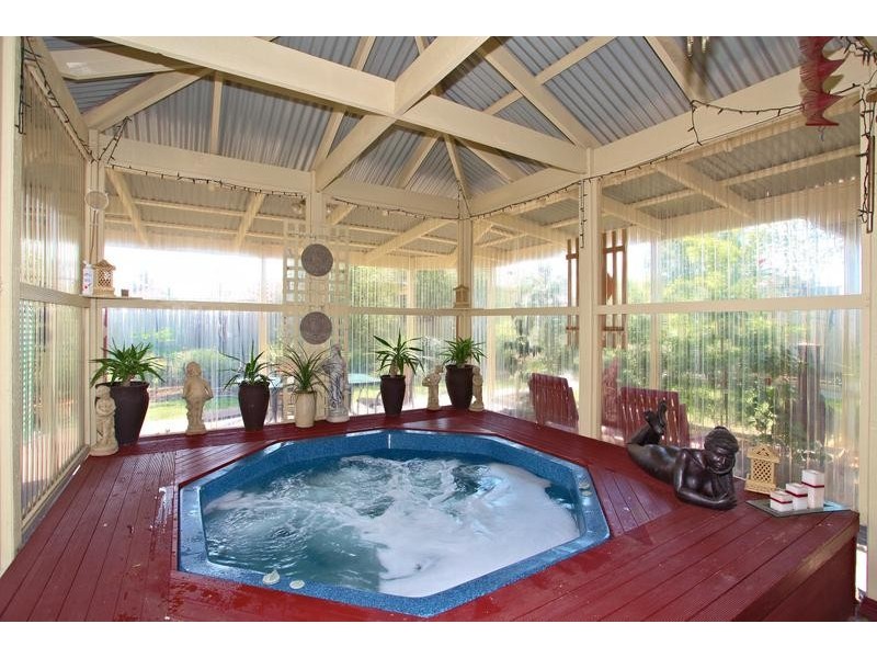 Taylors Hill VIC 3037