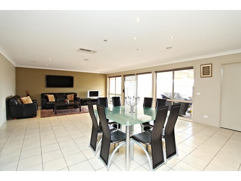 Taylors Hill VIC 3037