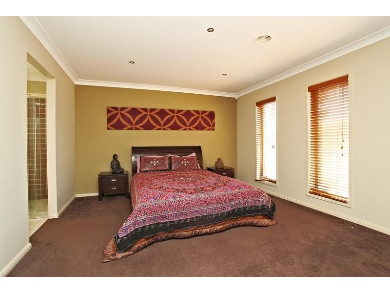 Taylors Hill VIC 3037