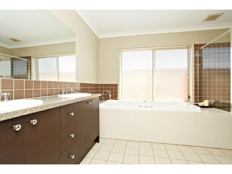 Taylors Hill VIC 3037