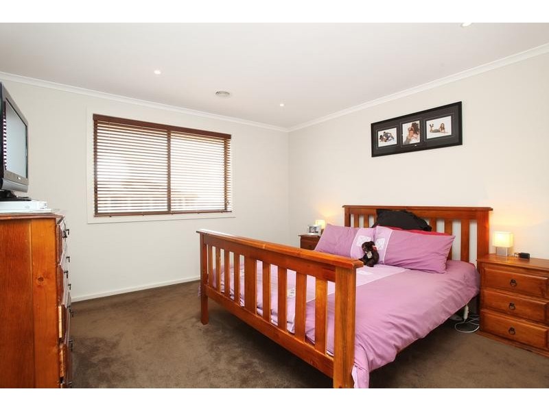 Taylors Hill VIC 3037