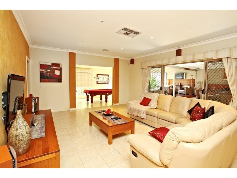 Taylors Hill VIC 3037