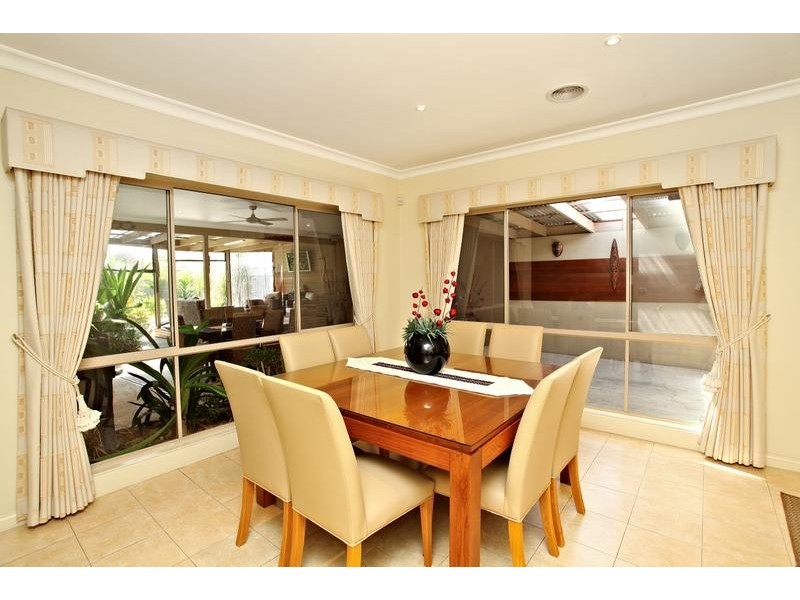 Taylors Hill VIC 3037