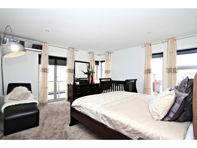 12 Kensington Street, Caroline Springs VIC 3023