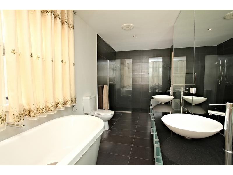 12 Kensington Street, Caroline Springs VIC 3023